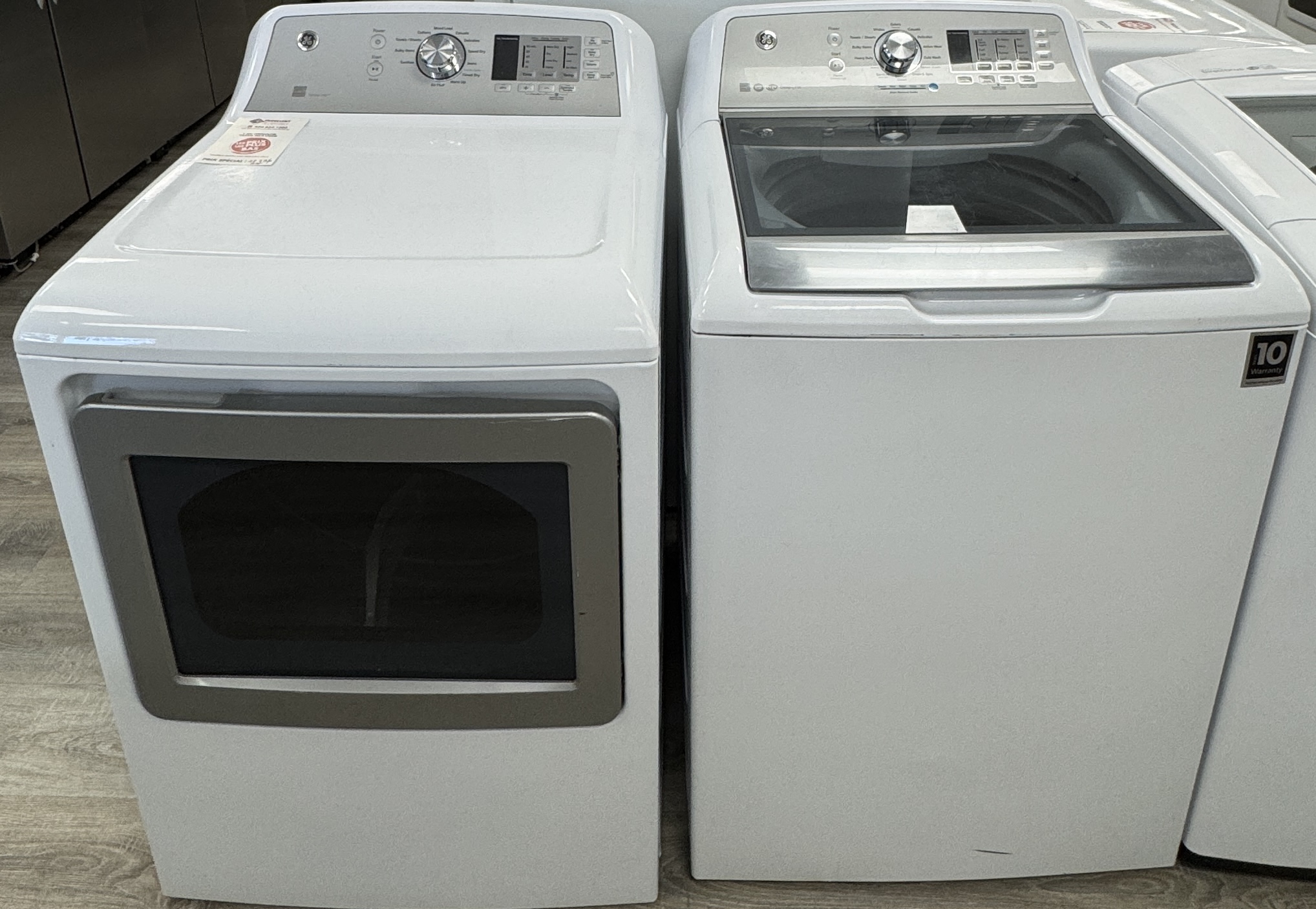 GE - 27'' Washer-Dryer - White - Cabrio - Refurbished - 32008