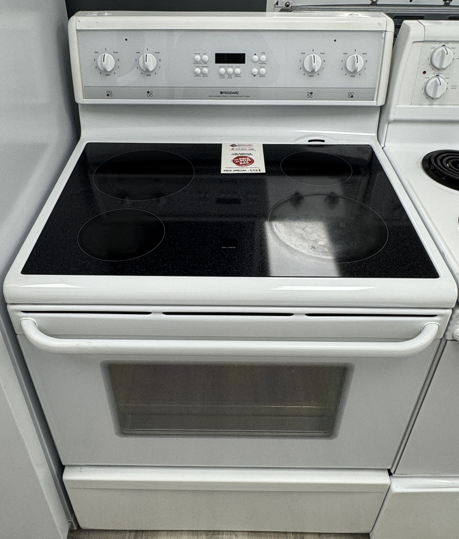 Frigidaire - 30'' Stove - White - Ceramic Glace - Refurbished - 31020